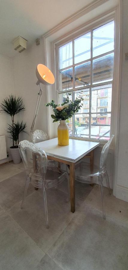 Elegant 5 Bed 4 Bath 'Vogue House' Parisian Style Home Margate Exteriör bild