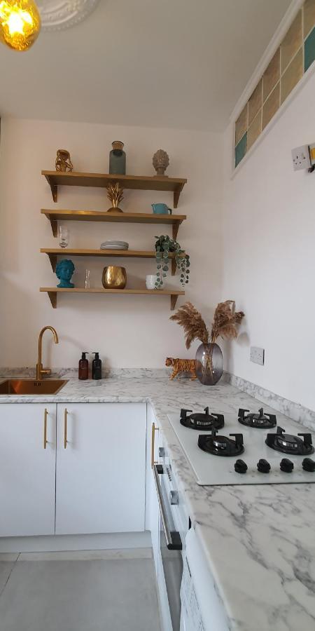 Elegant 5 Bed 4 Bath 'Vogue House' Parisian Style Home Margate Exteriör bild