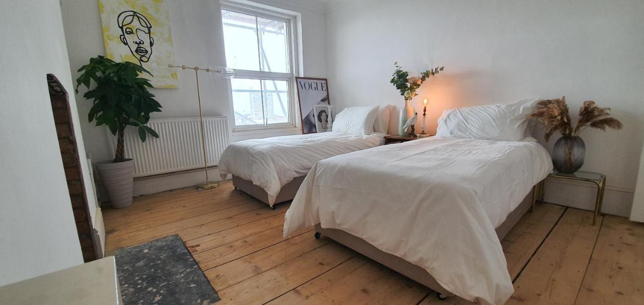 Elegant 5 Bed 4 Bath 'Vogue House' Parisian Style Home Margate Exteriör bild