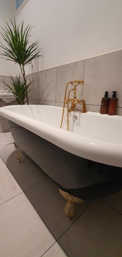 Elegant 5 Bed 4 Bath 'Vogue House' Parisian Style Home Margate Exteriör bild